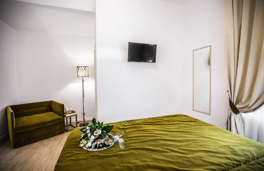 Chic&Town Luxury Rooms Piazza di Spagna-1
